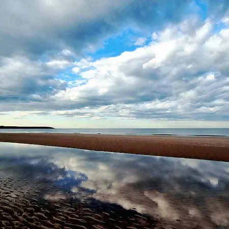 Simply The Bay - Part Of The The Bay Village With Pool, Gym And Direct Access, Pub, Restaurant, Tennis And Meadows Walks *