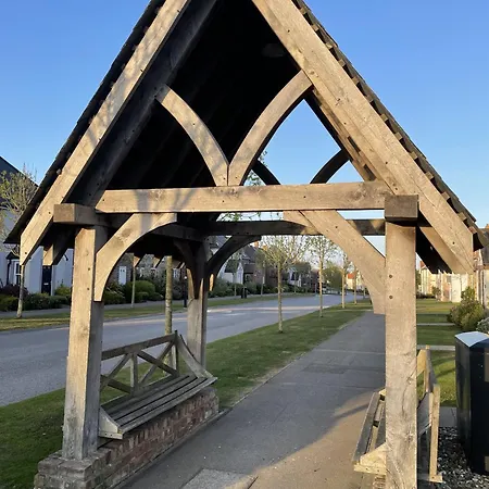 Simply The Bay - Part Of The The Bay Village With Pool, Gym And Direct Access, Pub, Restaurant, Tennis And Meadows Walks