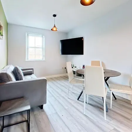 Simply The Bay - Part Of The The Bay Village With Pool, Gym And Direct Access, Pub, Restaurant, Tennis And Meadows Walks *